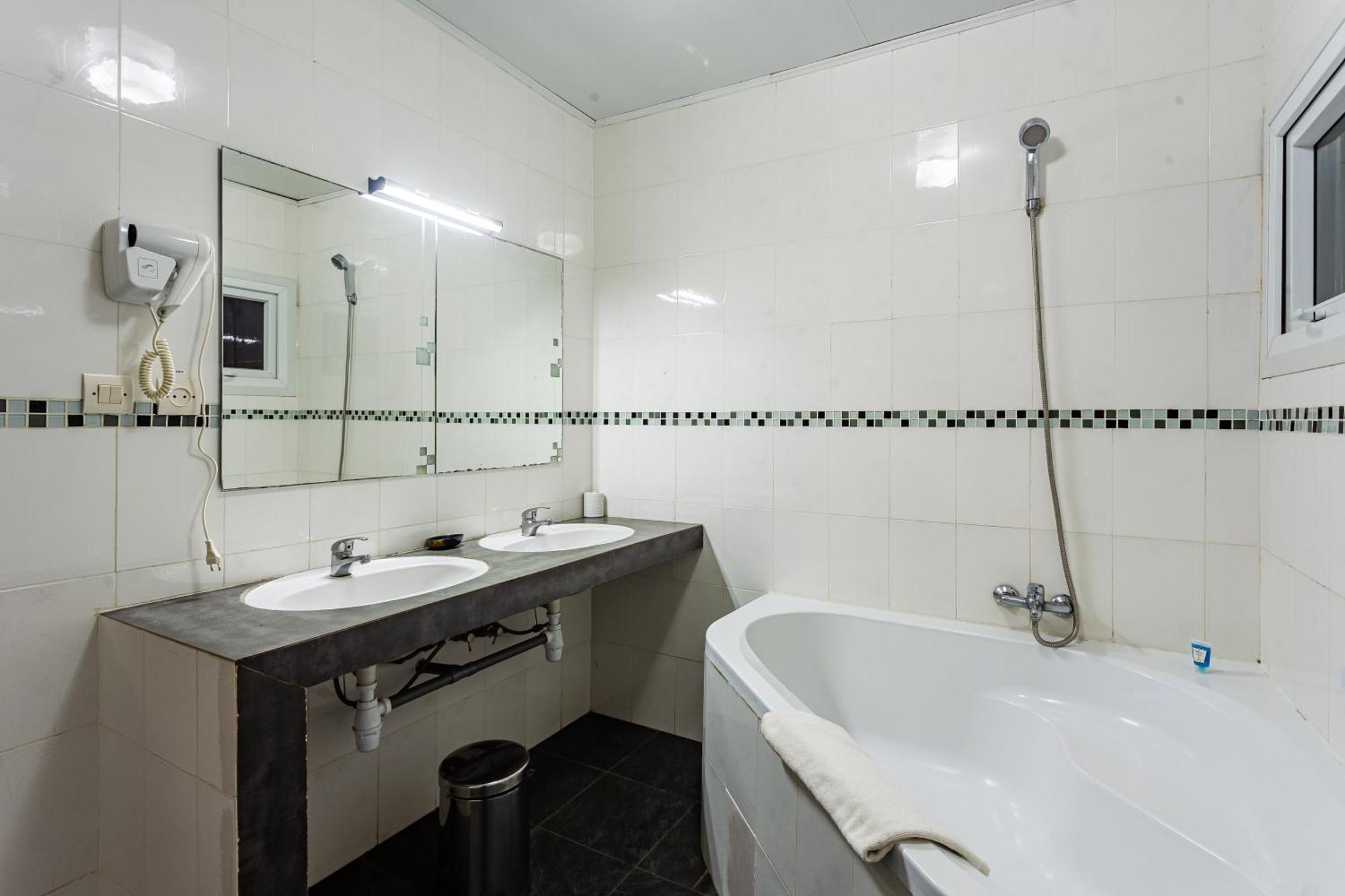 Hotel H1 Antsirabe Extérieur photo