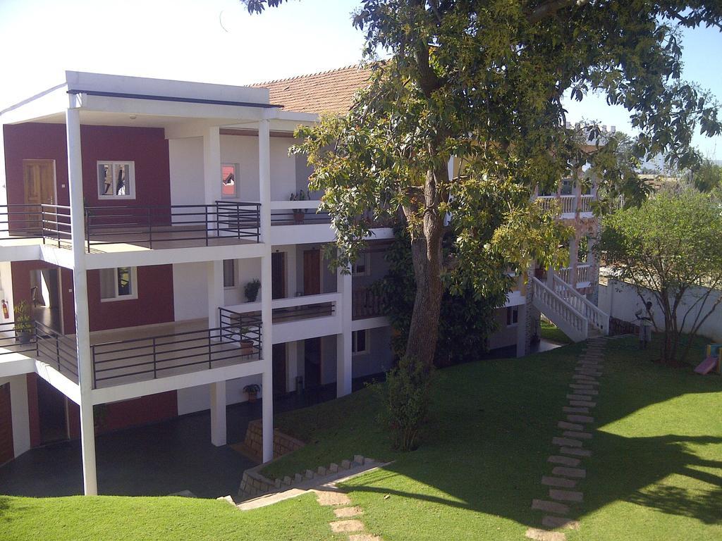 Hotel H1 Antsirabe Extérieur photo
